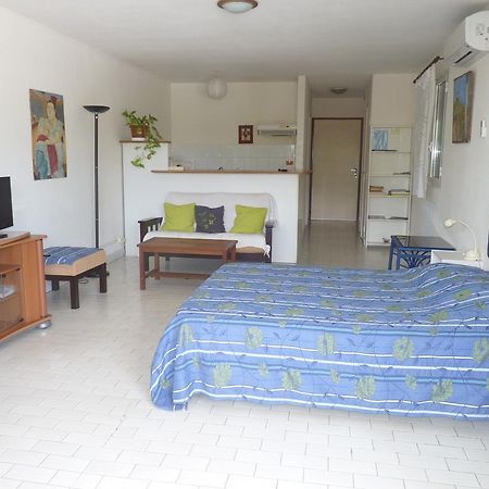 Au Meuble Des Roches Apartment Saint-Gilles-les Bains Bagian luar foto