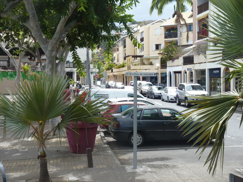 Au Meuble Des Roches Apartment Saint-Gilles-les Bains Bagian luar foto